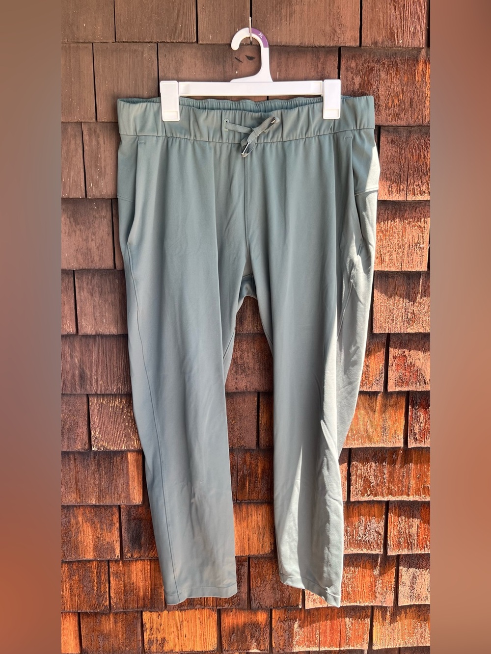 Sporty Lululemon commuter joggers. Olive green size 10 straight leg